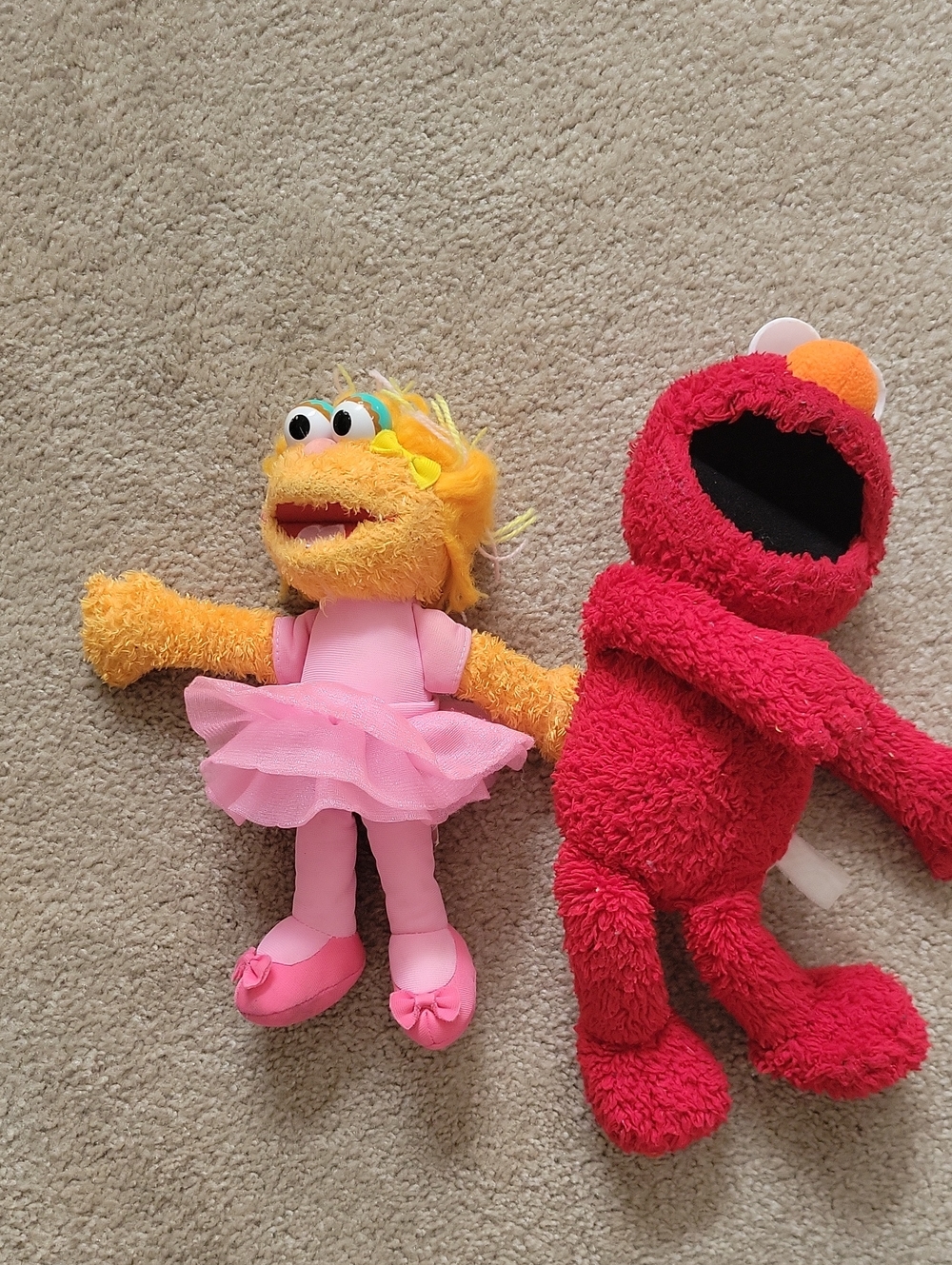 Sesame Street Zoe Plush Stuffed Toy Pink Ballerina 10”.  *ELMO IS IN  FAIR COND.